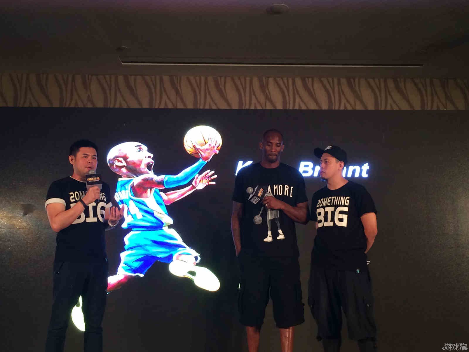 显得格外慎